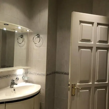Apartment Spacious Lux With Fireplace And Jakuzzi, In The Quiet Heart Of Riga, Next To The Old Town