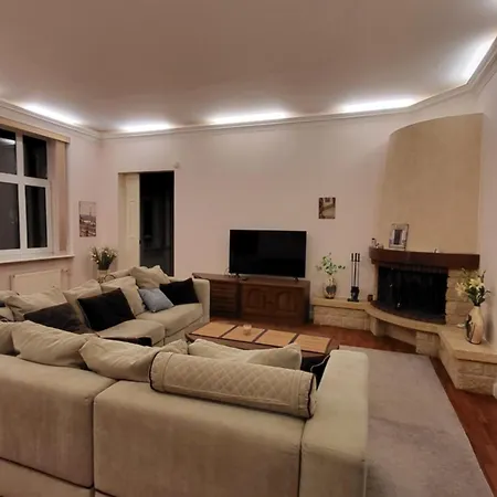 Apartment Spacious Lux With Fireplace And Jakuzzi, In The Quiet Heart Of Riga, Next To The Old Town