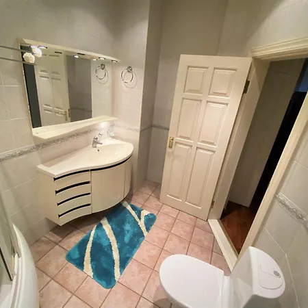 Spacious Lux With Fireplace And Jakuzzi, In The Quiet Heart Of Riga, Next To The Old Town *