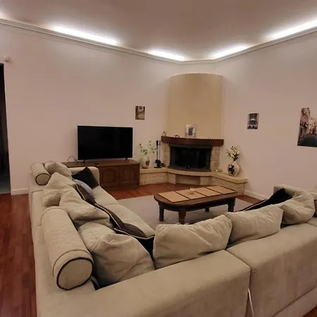 Spacious Lux With Fireplace And Jakuzzi, In The Quiet Heart Of Riga, Next To The Old Town *